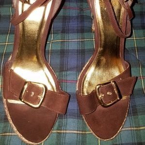 EUC BROWN HEELS